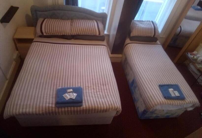 غرفة قياسية ثلاثية, Myroomz Golden Strand