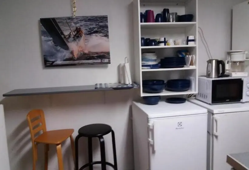 اتاق اکونومی, Room In Villa Emilia
