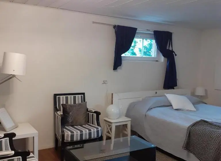 اتاق اکونومی, Room In Villa Emilia
