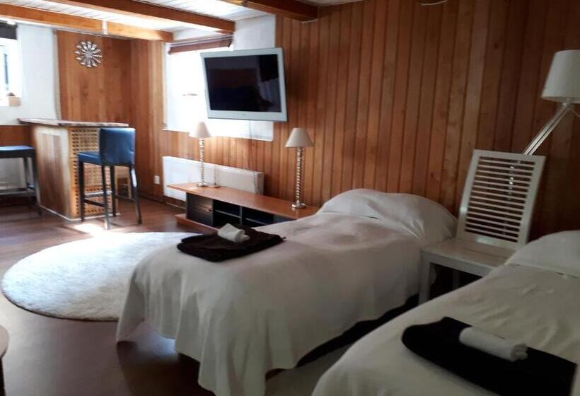 חדר אקונומי לשלושה, Room In Villa Emilia