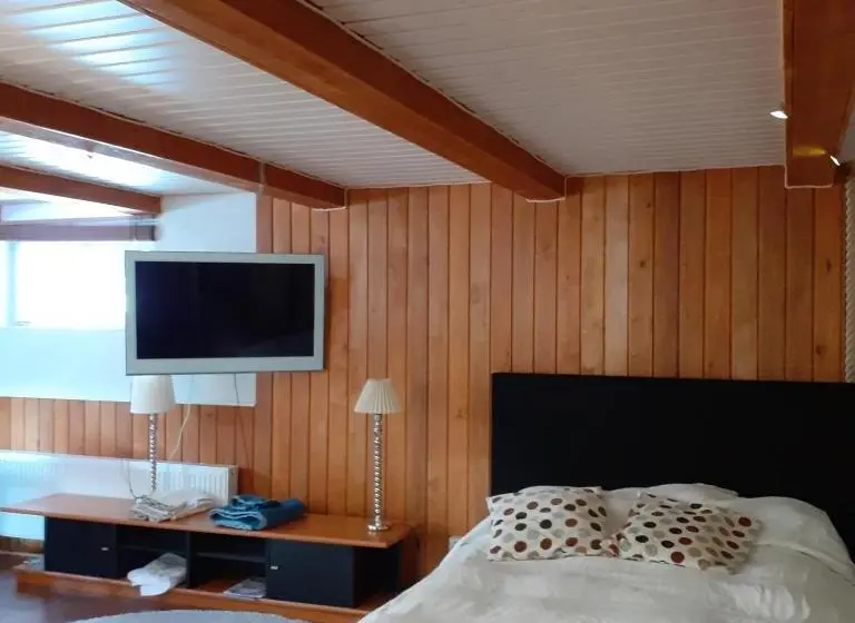Economy Triple Room, Room In Villa Emilia