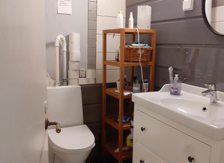 חדר אקונומי לשלושה, Room In Villa Emilia