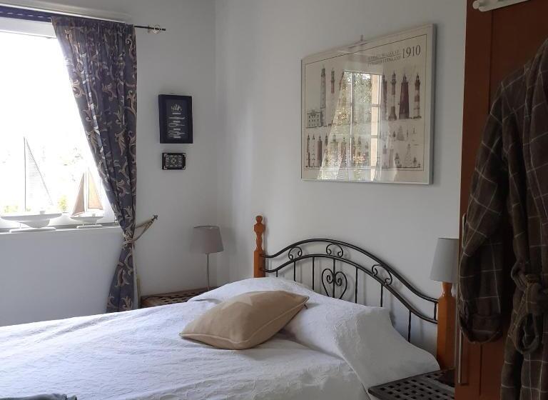 标准单人间, Room In Villa Emilia