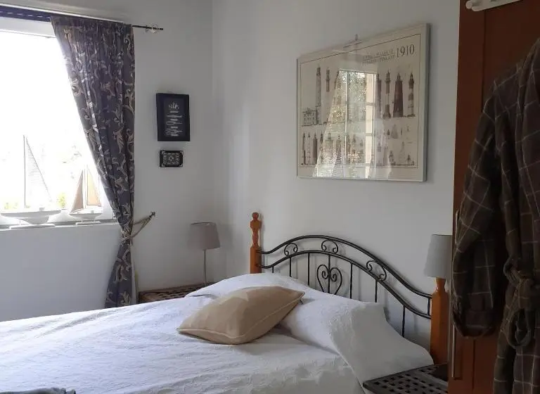 اتاق استاندارد یک نفره, Room In Villa Emilia