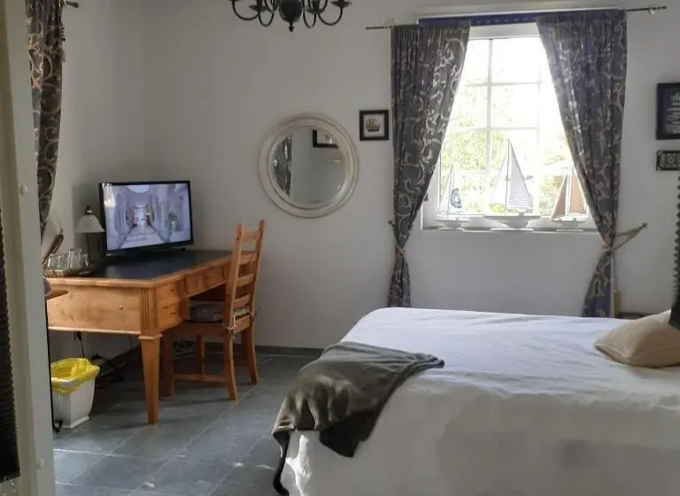 اتاق استاندارد یک نفره, Room In Villa Emilia