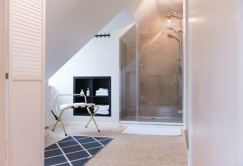 חדר דלוקס, Enroute367