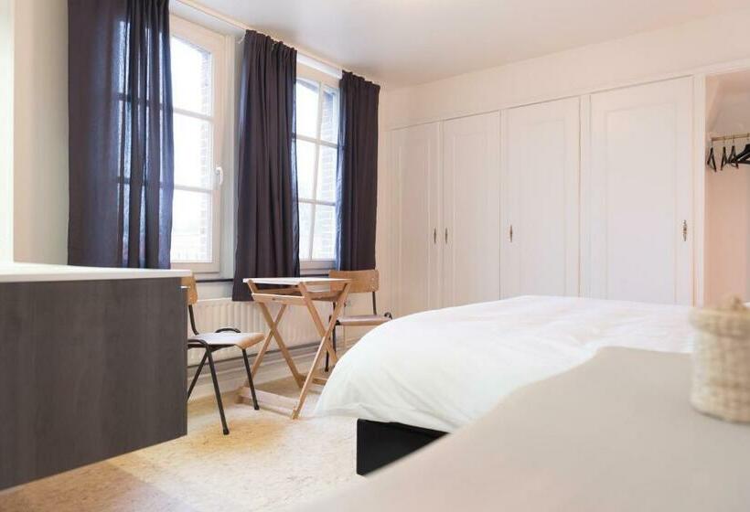 חדר דלוקס, Enroute367