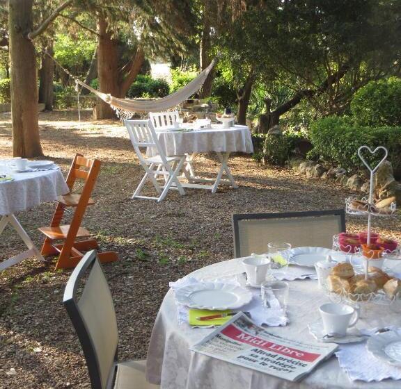 キングサイズベッドのスタンダードルーム, Mas De L Ermitage