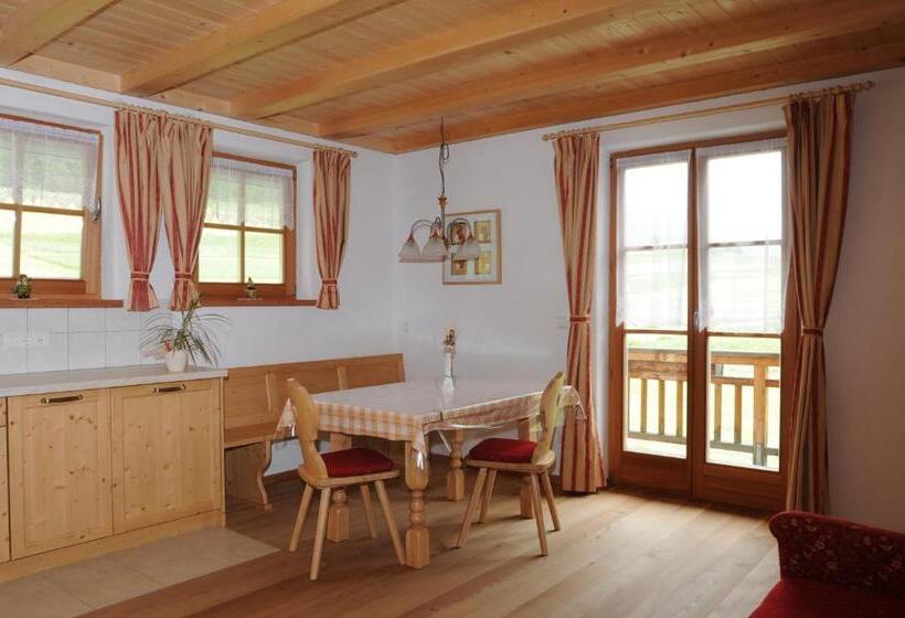 סטודיו סטנדרט עם מרפסת, Stifterhof