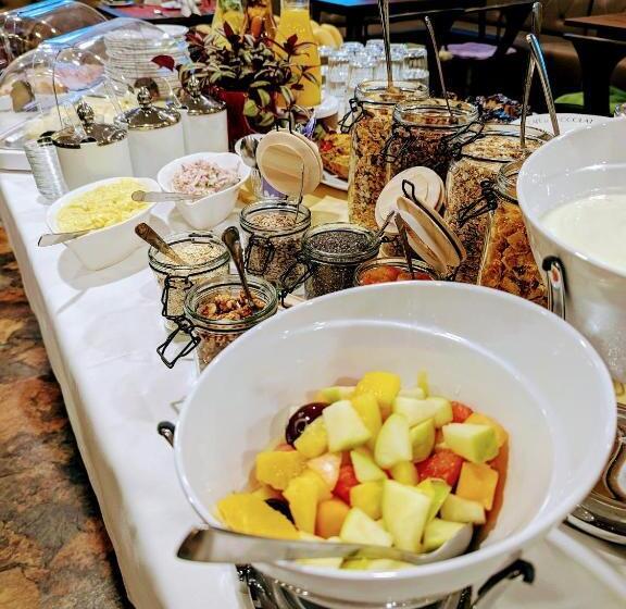 חדר סטנדרט, Café & Mehr