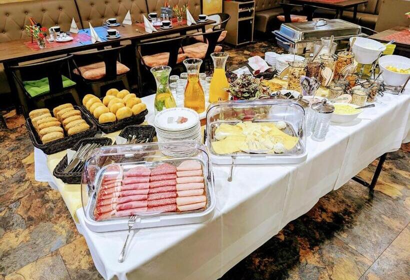 חדר סטנדרט מותאם לאדם עם מוגבלויות, Café & Mehr