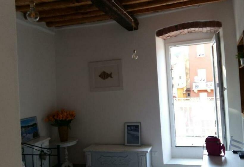 デラックスの4人部屋, Prima Fila