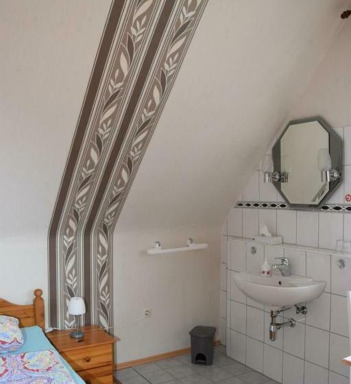 エコノミールーム, Pension Heister