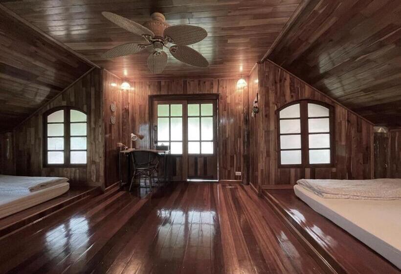 1 Sovrums Stuga, Baanrai Khunya บ้านไร่คุณย่า