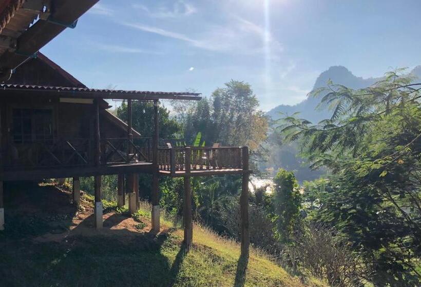 کلبه ییلاقی, Baanrai Khunya บ้านไร่คุณย่า