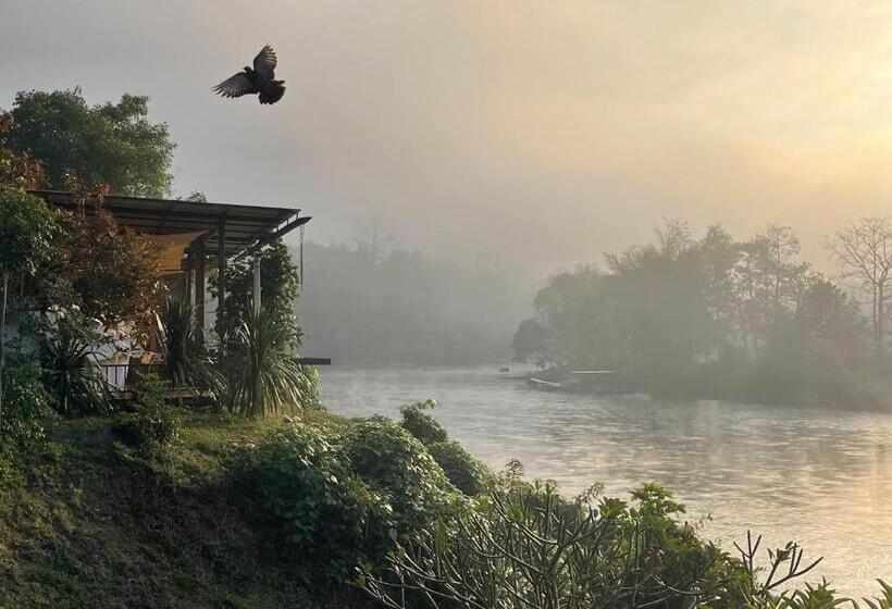 چادر با خدمات رفاهی استاندارد, Baanrai Khunya บ้านไร่คุณย่า