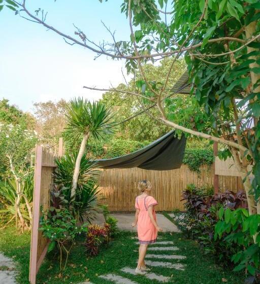 Standard Tent, Baanrai Khunya บ้านไร่คุณย่า