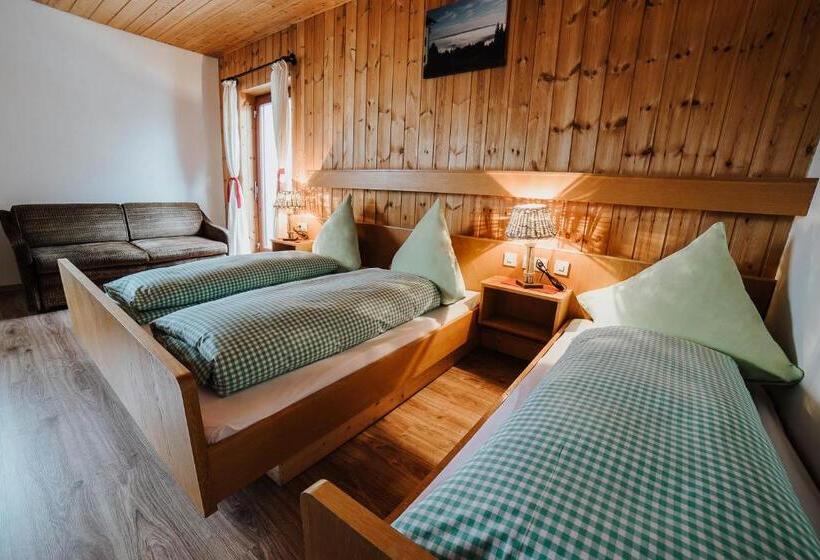 Quarto Triplo Standard com Balcão, Berggasthof Hochpröller