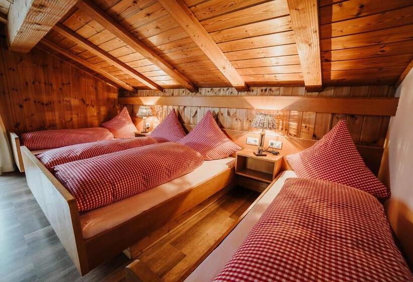 Четырехместный Номер Стандарт с Балконом, Berggasthof Hochpröller