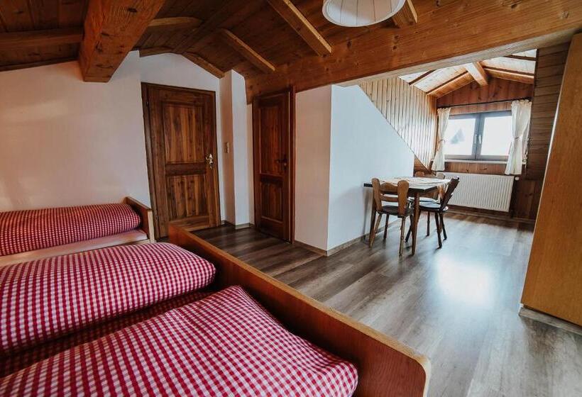 带阳台标准四人间, Berggasthof Hochpröller