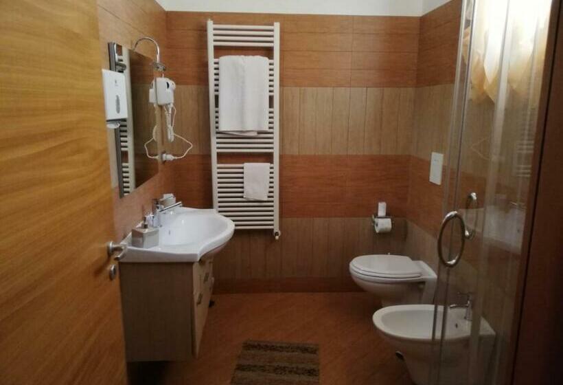 إستديو عائلى, Affittacamere Certe Notti