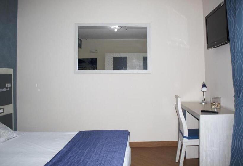 غرفة قياسية ثلاثية مزودة بشرفة, Affittacamere Certe Notti