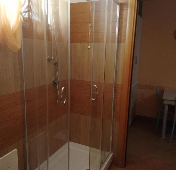 إستديو عائلى, Affittacamere Certe Notti