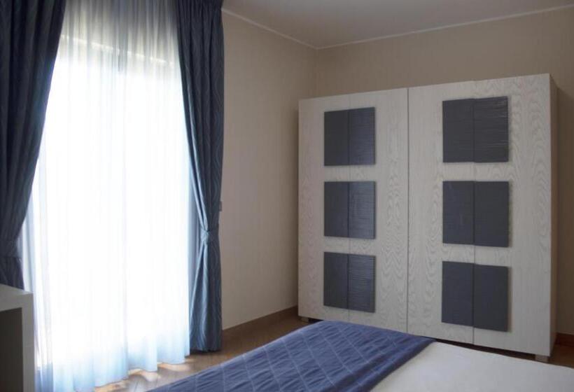 غرفة قياسية ثلاثية مزودة بشرفة, Affittacamere Certe Notti