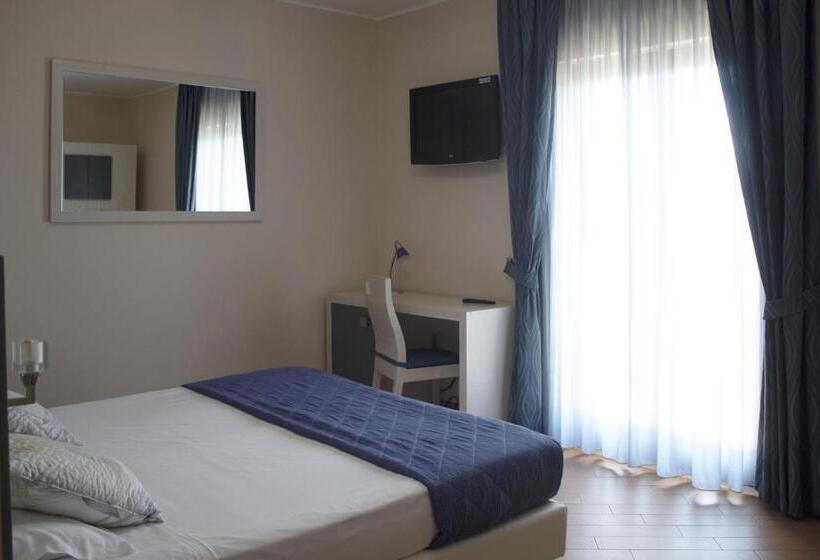 غرفة قياسية ثلاثية مزودة بشرفة, Affittacamere Certe Notti