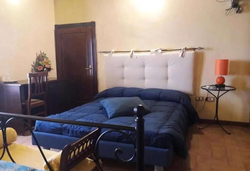 Classic Kolmen Hengen Huone, Affittacamere Da Laura Silvi