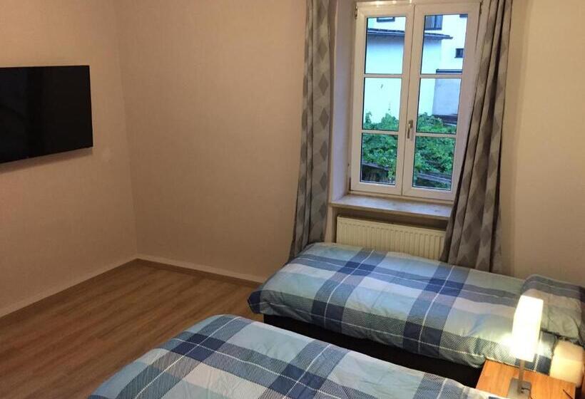 اتاق استاندارد با سرویس بهداشتی مشترک, Jujhar S Gästehaus