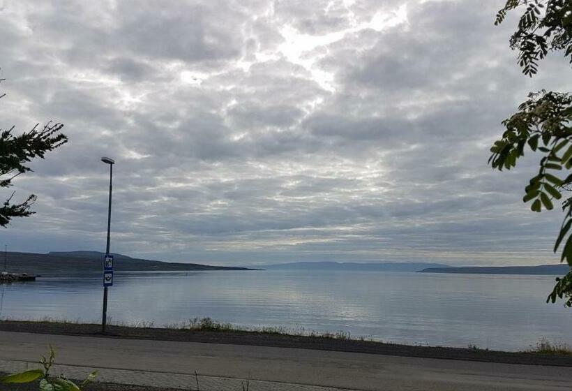 اتاق لوکس با چشم‌انداز دریا, Kriukot