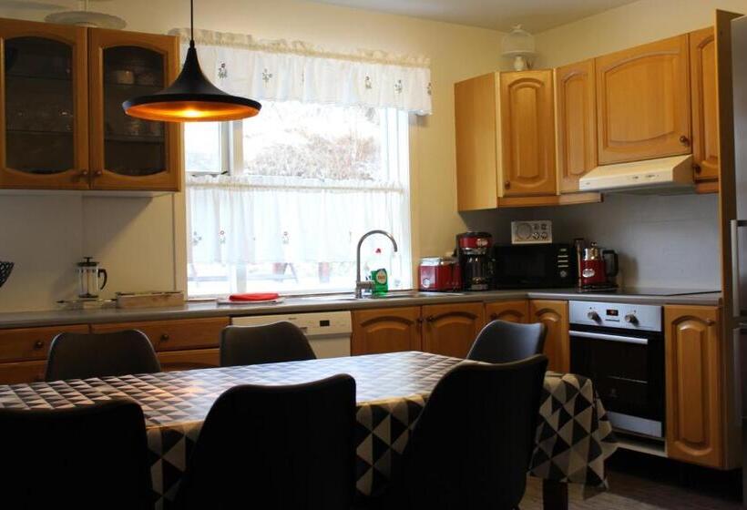 اتاق لوکس با چشم‌انداز دریا, Kriukot