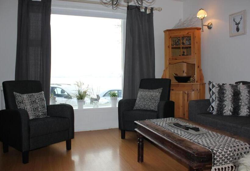 اتاق لوکس با چشم‌انداز دریا, Kriukot