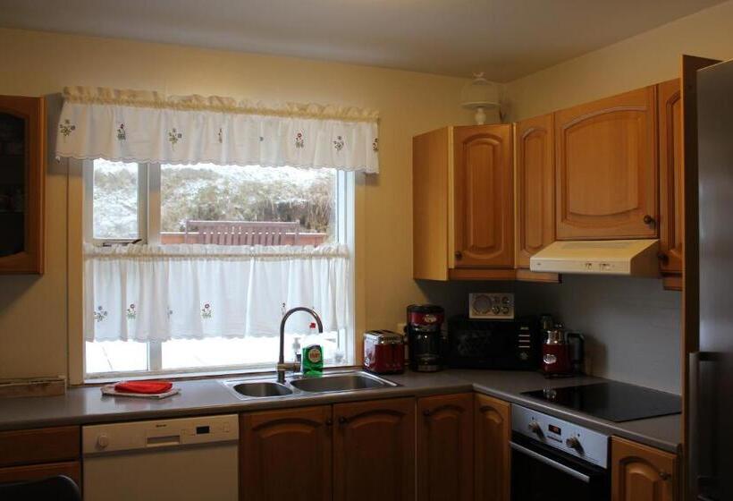 اتاق استاندارد با چشم‌انداز باغ, Kriukot