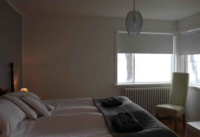 اتاق لوکس با چشم‌انداز دریا, Kriukot