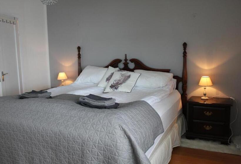 اتاق لوکس با چشم‌انداز دریا, Kriukot