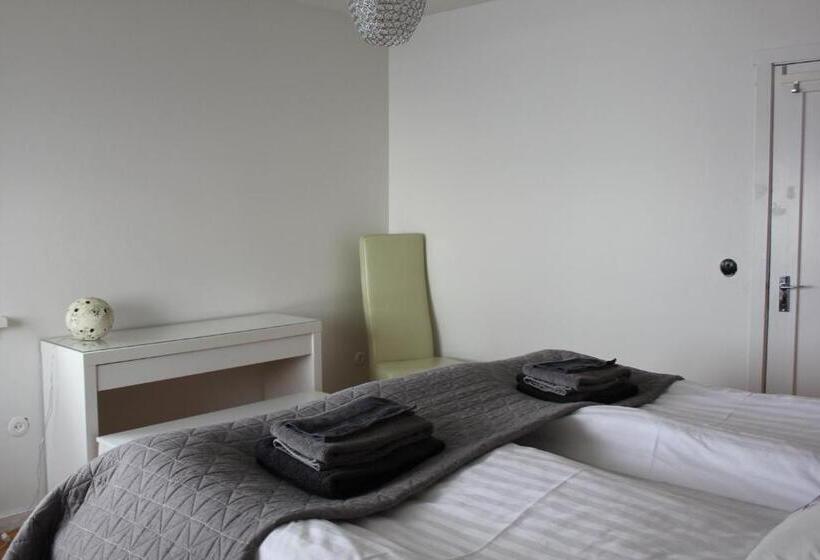 اتاق لوکس با چشم‌انداز دریا, Kriukot