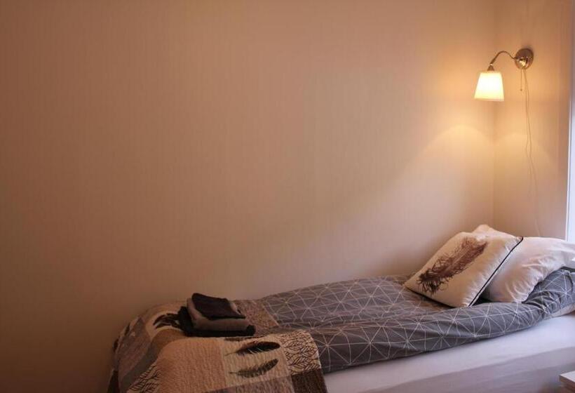 اتاق استاندارد با چشم‌انداز باغ, Kriukot