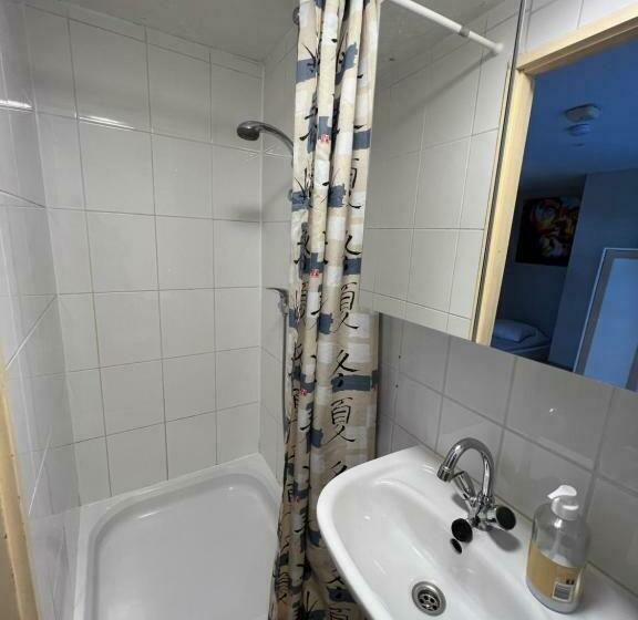 سوئیت 2 خوابه, Nes B&b