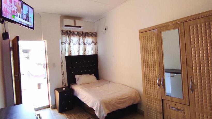 スタンダードルーム, Sir Pinto Guesthouse