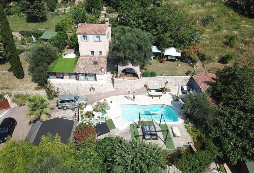 غرفة قياسية مطلّة علي الحديقة, Mas Giro