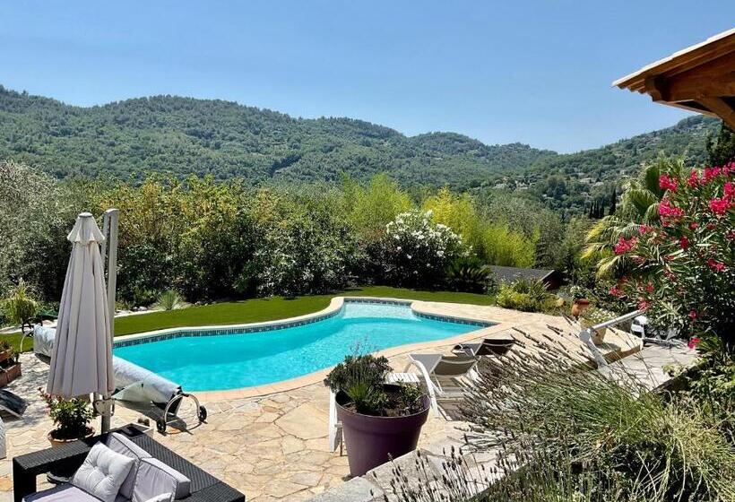 غرفة قياسية مطلّة علي الحديقة, Mas Giro