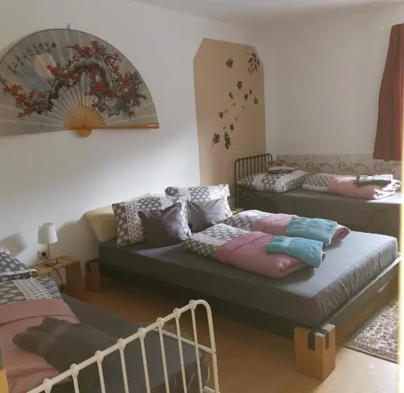浴室共有スタンダード4人用ルーム, Pension Nachtviole