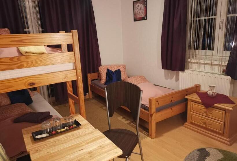 غرفة قياسية ثلاثية, Pension Nachtviole