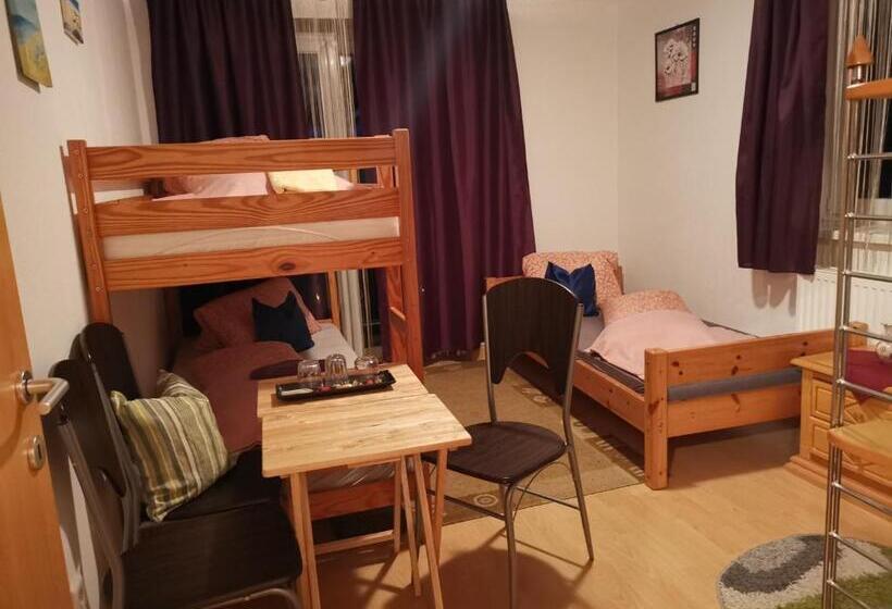 غرفة قياسية ثلاثية, Pension Nachtviole