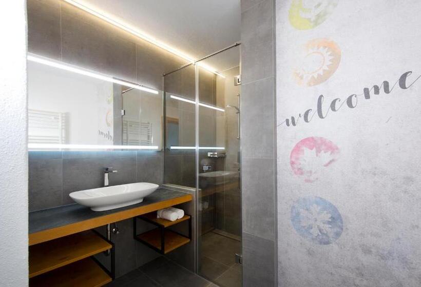 חדר סטנדרט עם מרפסת, Vierjahreszeiten