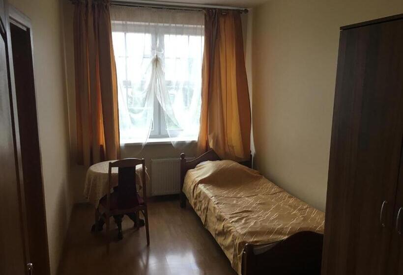 اتاق راحتی سه تخته, Sveciu Namai Avada