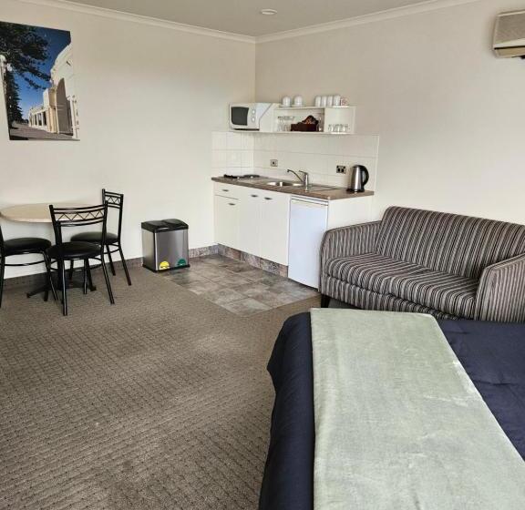 סוויטה אקזקיוטיב, Ballina Motel