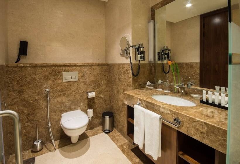 اتاق لوکس, Golden Tulip Media